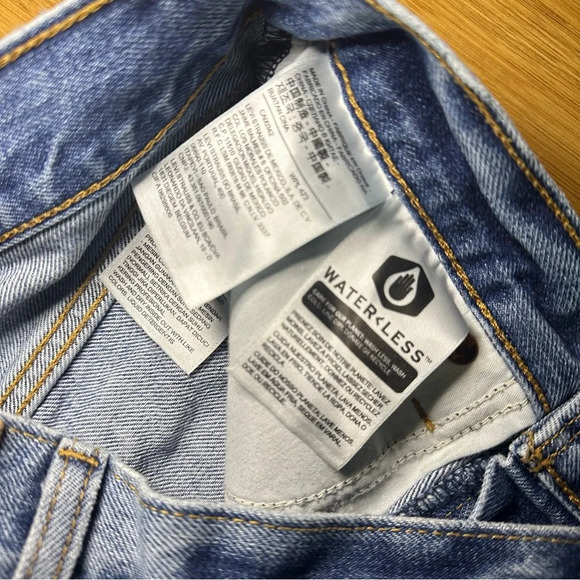 Levi’s Medium Wash Wedgie Distressed Denim Jean Shorts - Picture 11 of 13